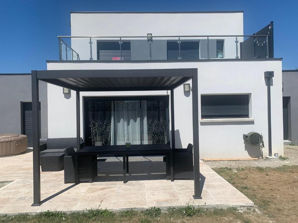 Villa Maison contemporaine en plein coeur de la Touraine 2 Rue Maudy Piot 37170 Joué-lès-Tours