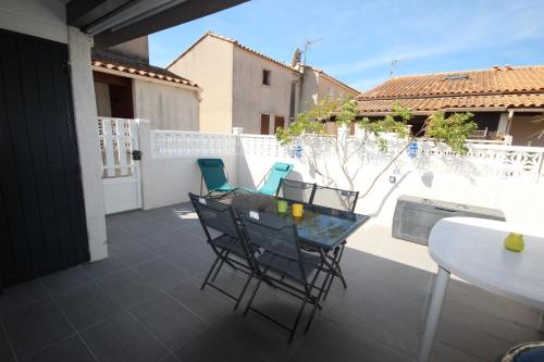 Maison d'angle climatisée dans résidence avec piscine commune , 4 couchages , 400 m de la plage de PORTIRAGNE LRJP121