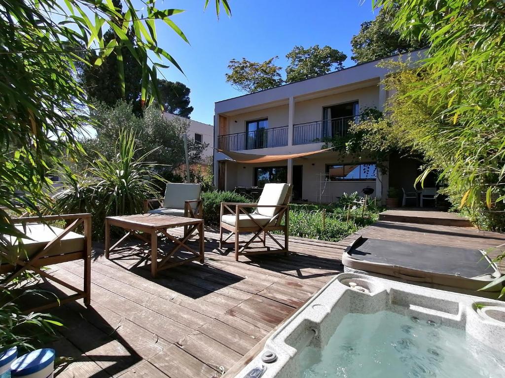 Maison d'architecte avec vue sur les Alpilles 93 Avenue Général Leclerc, 30400 Villeneuve-lès-Avignon