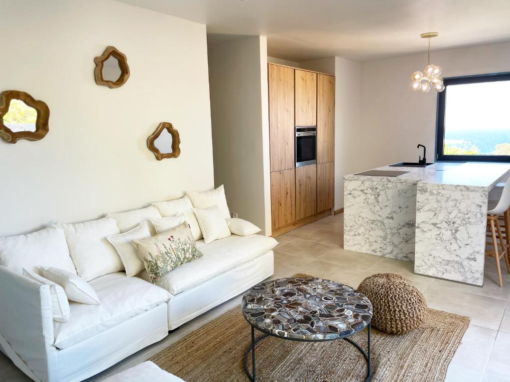 Maison d'artiste Vue mer & Jacuzzi 06220 Vallauris