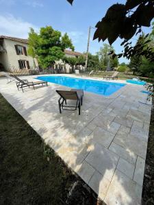 MAISON DE CAMPAGNE - PISCINE - WIFI - 520m2