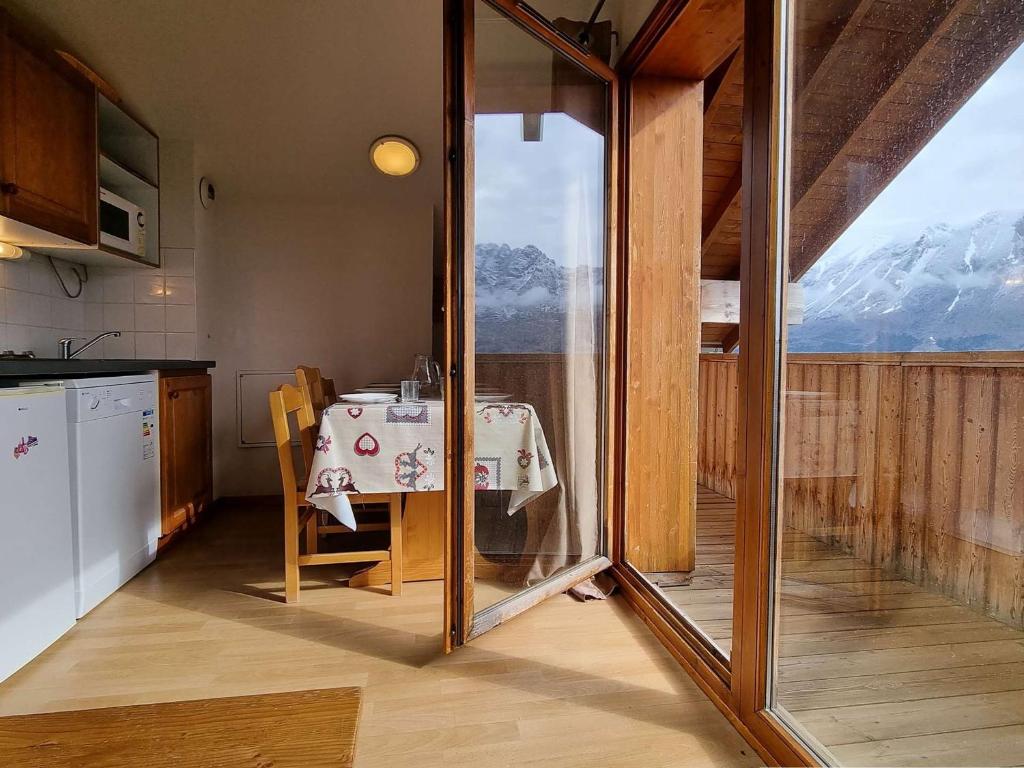 Maison de charme avec cheminées et parc ombragé