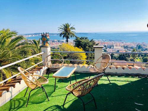 Maison de charme avec imprenable vue mer, magnifique piscine et climatisation
