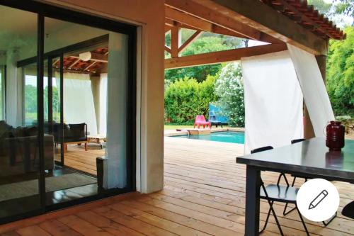 maison individuelle avec piscine, jolie vue, au calme
