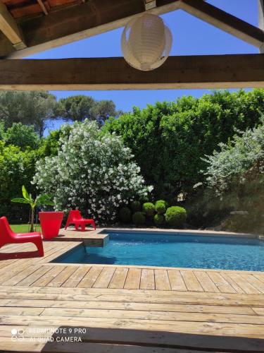 maison individuelle avec piscine, jolie vue, au calme