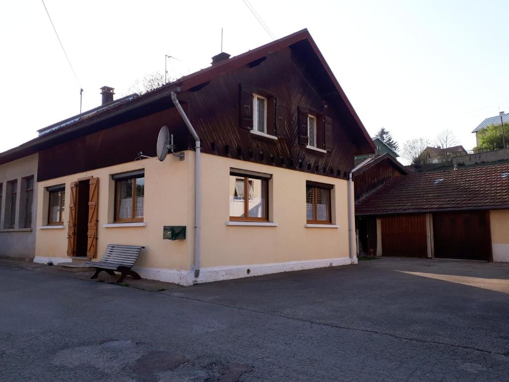 Maison individuelle entièrement équipée face aux arènes