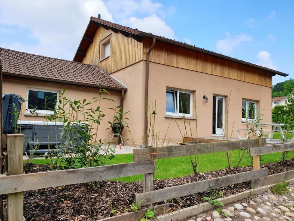 Maison individuelle piscine privée 900 m plage 8RPL5