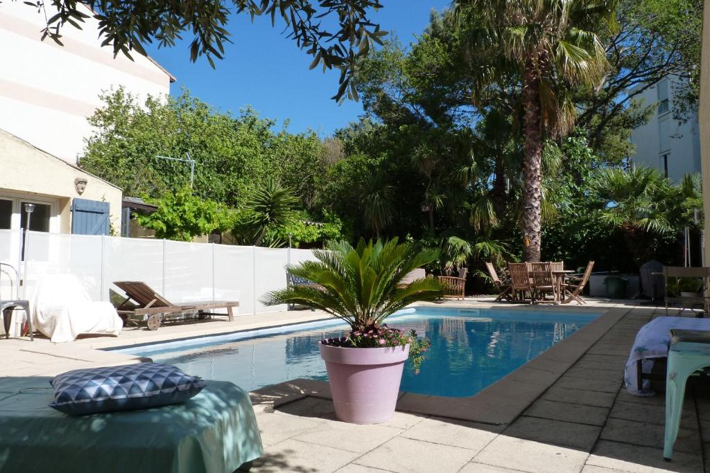 Villa Maison jardin grande piscine , sortie bateau possible 32 Boulevard Bernex 13008 Marseille