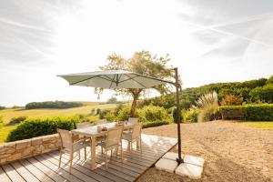 Villa Maison Kalia Piscine privée cuisine d'été salon vidéo et appareils de fitness lieu dit Laumont 82120 Puygaillard Midi-Pyrénées
