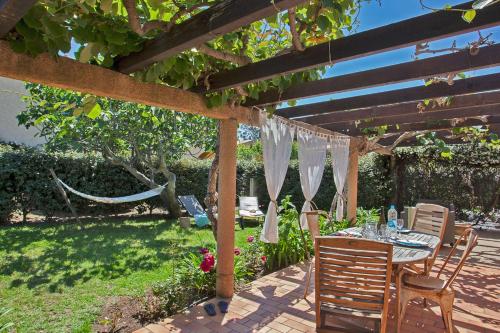 maison kiwi avec piscine chauffée terrasse jardin et bbq à Calvi