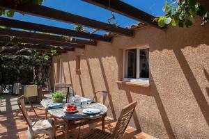 maison kiwi avec piscine chauffée terrasse jardin et bbq à Calvi