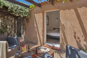 Villa maison kiwi avec piscine chauffée terrasse jardin et bbq à Calvi GQVX+2G Calvi 20260 Calvi Corse