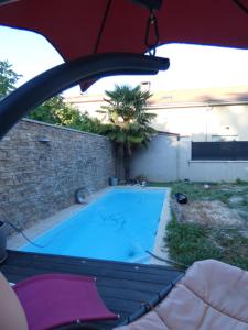 Maison moderne et spacieuse avec piscine