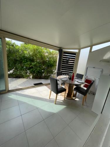 Maison, Parking, Piscine et Tennis - St Pierre la Mer 5SANT302