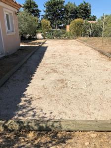 Maison piscine privée boulodrome billard parking wifi