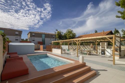 Maison Sellito 9p in Les Angles with pool