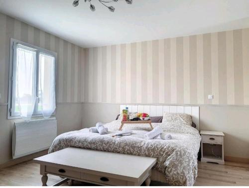 Maison spacieuse et lumineuse tout confort avec jardin à 5 mn Bayeux au calme proche plages du débarquement et Omaha Beach