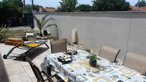 MAISON TERRASSE JARDIN SANS VIS-à-VIS PARKING ANIMAUX ACCEPTES