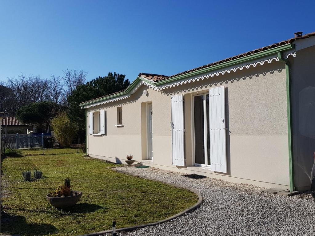 Maisonnette à 150m du centre-ville et des commerces à PERROS-GUIREC - Réf 922 22700 Perros-Guirec