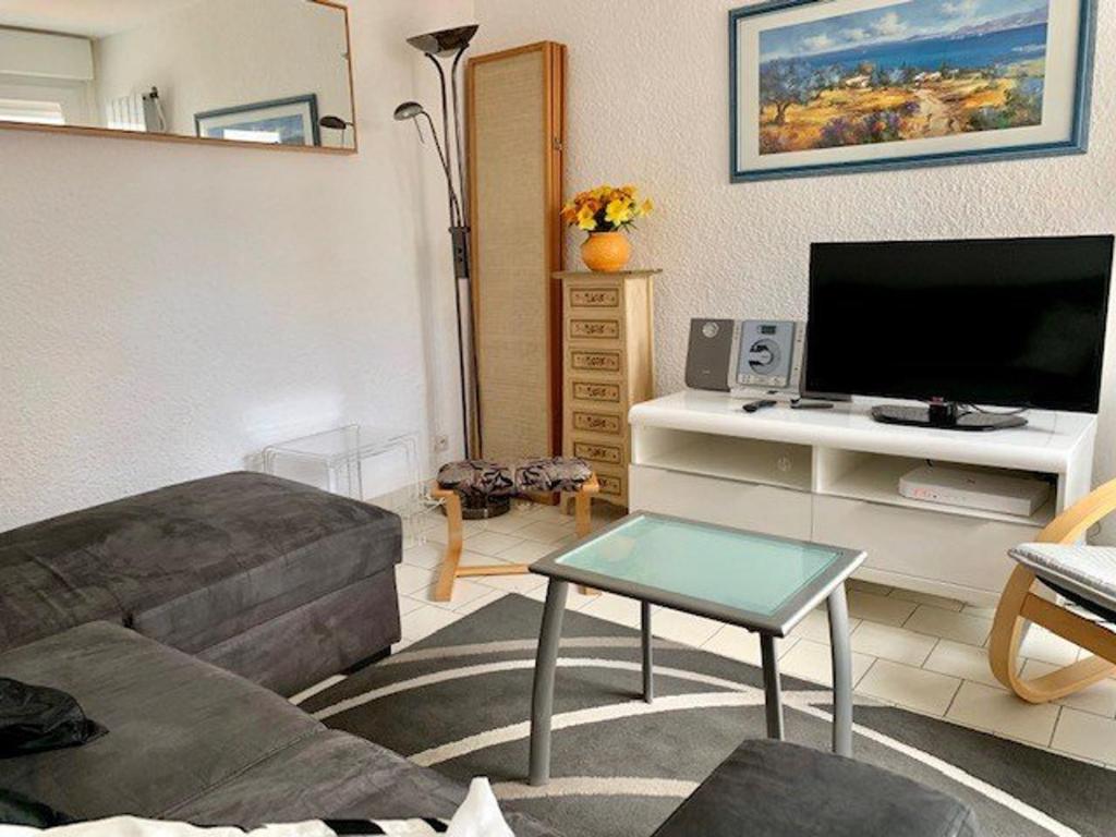 Majestic Villa in Le Gers with private heated Pool and Sauna