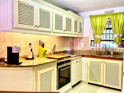 Majestic villa in Lecci with garden