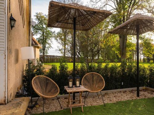 Majestic villa in Pouru Saint Remy with garden