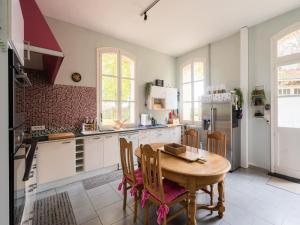 Majestic villa in Pouru Saint Remy with garden