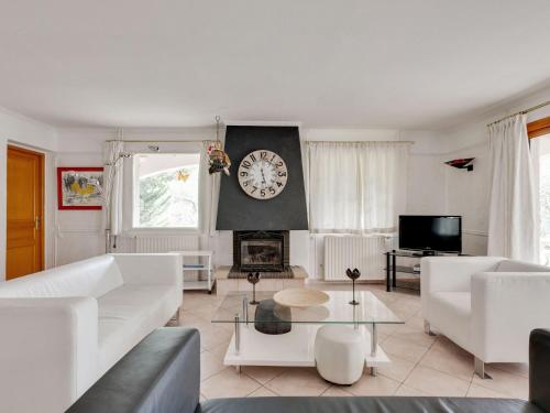Majestic Villa in Pouzols Minervois with private pool