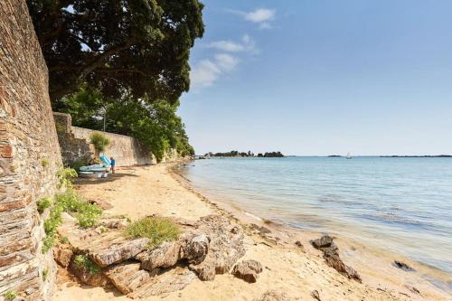 Manoir au bord de l'eau avec piscine chauffée