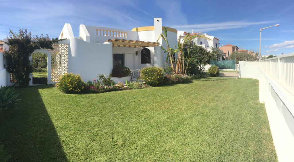 Villa Villa Marfim - Lagos - Praia Dona Ana Estrada porto de mós , lote 33, 8600-513 Lagos