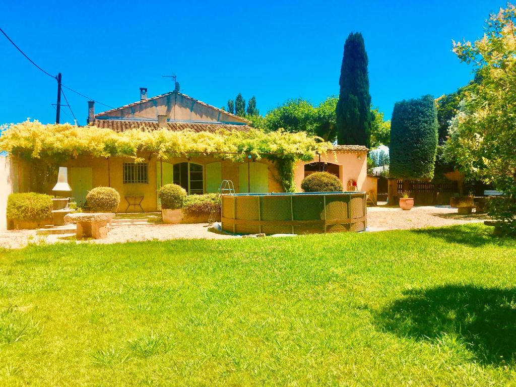 Villa Mas Amandine 2117 Avenue de l'Isle-sur-Sorgue 84300 Cavaillon