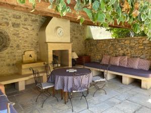 Mas au centre du village de Lussan - 6 personnes - Piscine