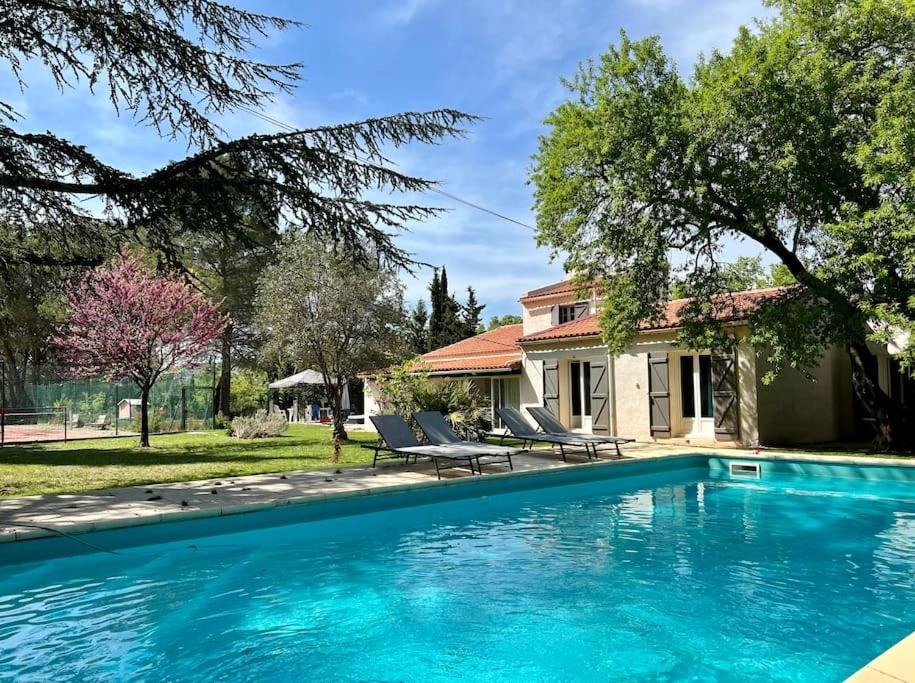 Villa * Mas des Trois Pins * Climatisée Piscine Tennis 277 chemin de Mévouillon Ouest 13790 Rousset