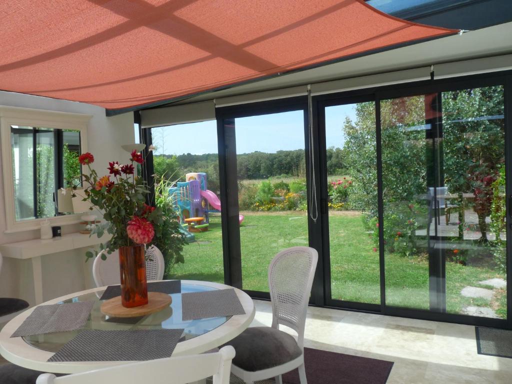 Mas en Pierre avec Piscine, Jacuzzi et sauna 07460 Saint-Sauveur-de-Cruzières