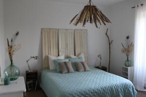 Mas Les Romarins, 10 min d'Uzès, grand jardin, nid de repos et base pour activités dans le Gard, max 8 adultes et 4 enfants