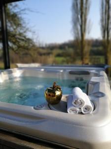 Villa Massages & Jacuzzi privatif au Gîte POMME NATURE Marescot 61120 Vimoutiers Normandie