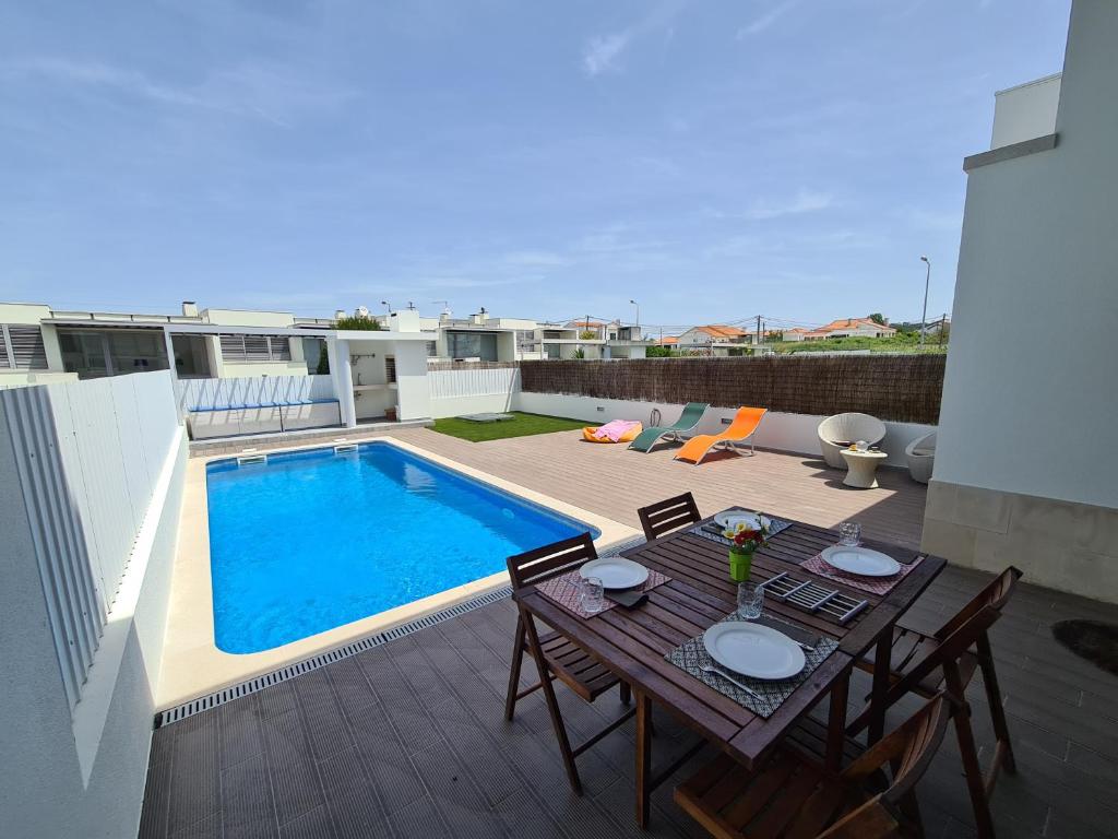 Villa Meco Beach Villa Condominio das Oliveiras, Rua Cidade de Évora 1 Vivenda E 2970-126 Sesimbra