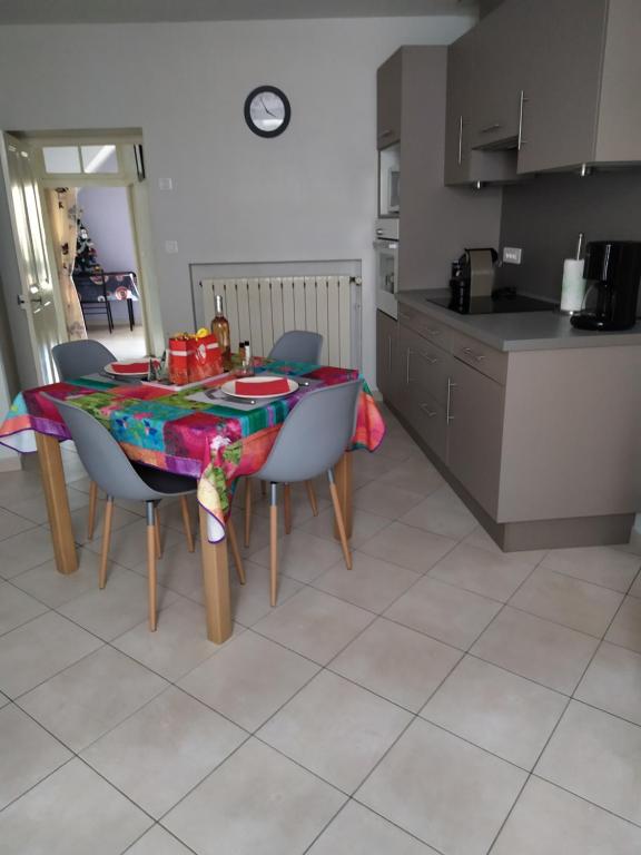 Ménerbes, Mas 18eme, design tout confort, calme. FIBRE haut debit