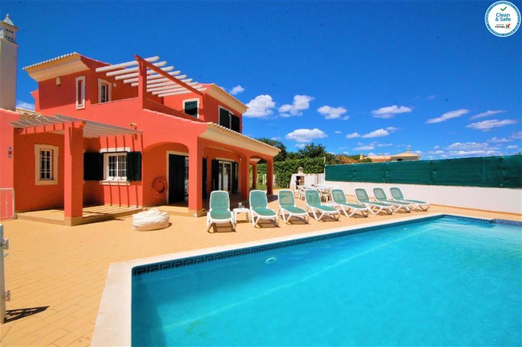 Villa Villa Mikael - Free Wi-Fi - Aircon - Private Pool by bedzy C43 Rua Ilha de São Miguel, 8200-047 Albufeira