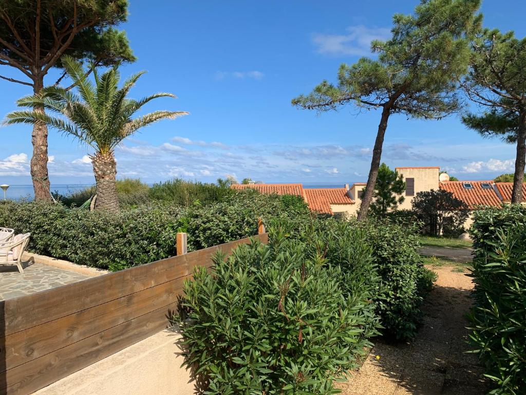 Mini villa climatisée - Vue mer - Mer à 50 m - Jardin et 2 terrasses 300 m2 Piazze 54, 20260 Lumio