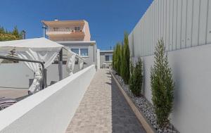 Villa Modern Pool Villa near the Beach 36 Rua Armando Guerreiro 2820-249 Charneca -1