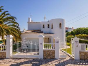Modern Villa in Albufeira with Private Swimming Pool