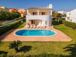 Modern Villa in Albufeira with Private Swimming Pool