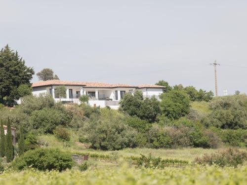 Modern Villa in Azille with Private Pool and Jacuzzi