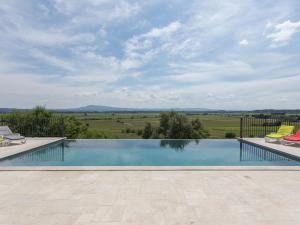 Modern Villa in Azille with Private Pool and Jacuzzi