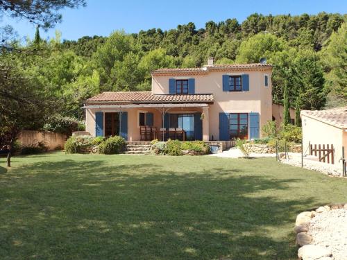 Modern villa in Beaumes De with heated private pool