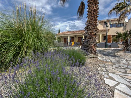 Modern Villa in Felines Minervois with Private Swimming Pool