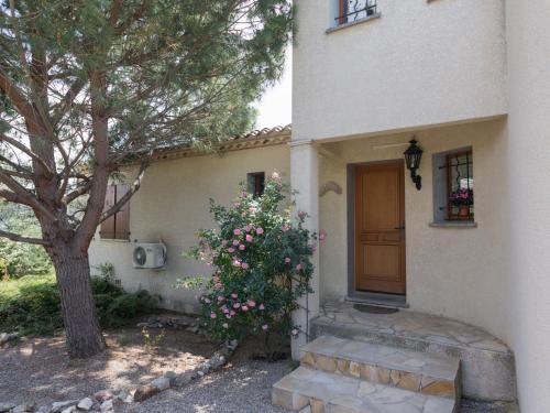 Modern Villa in Felines Minervois with Private Swimming Pool