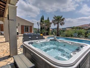 Modern Villa in Felines Minervois with Private Swimming Pool