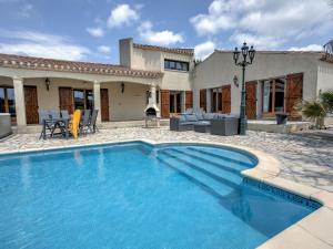 Modern Villa in Felines Minervois with Private Swimming Pool